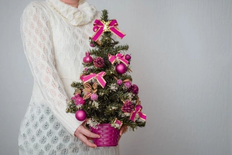 Most Creative Ways to Decorate a Pre-Lit Christmas Tree